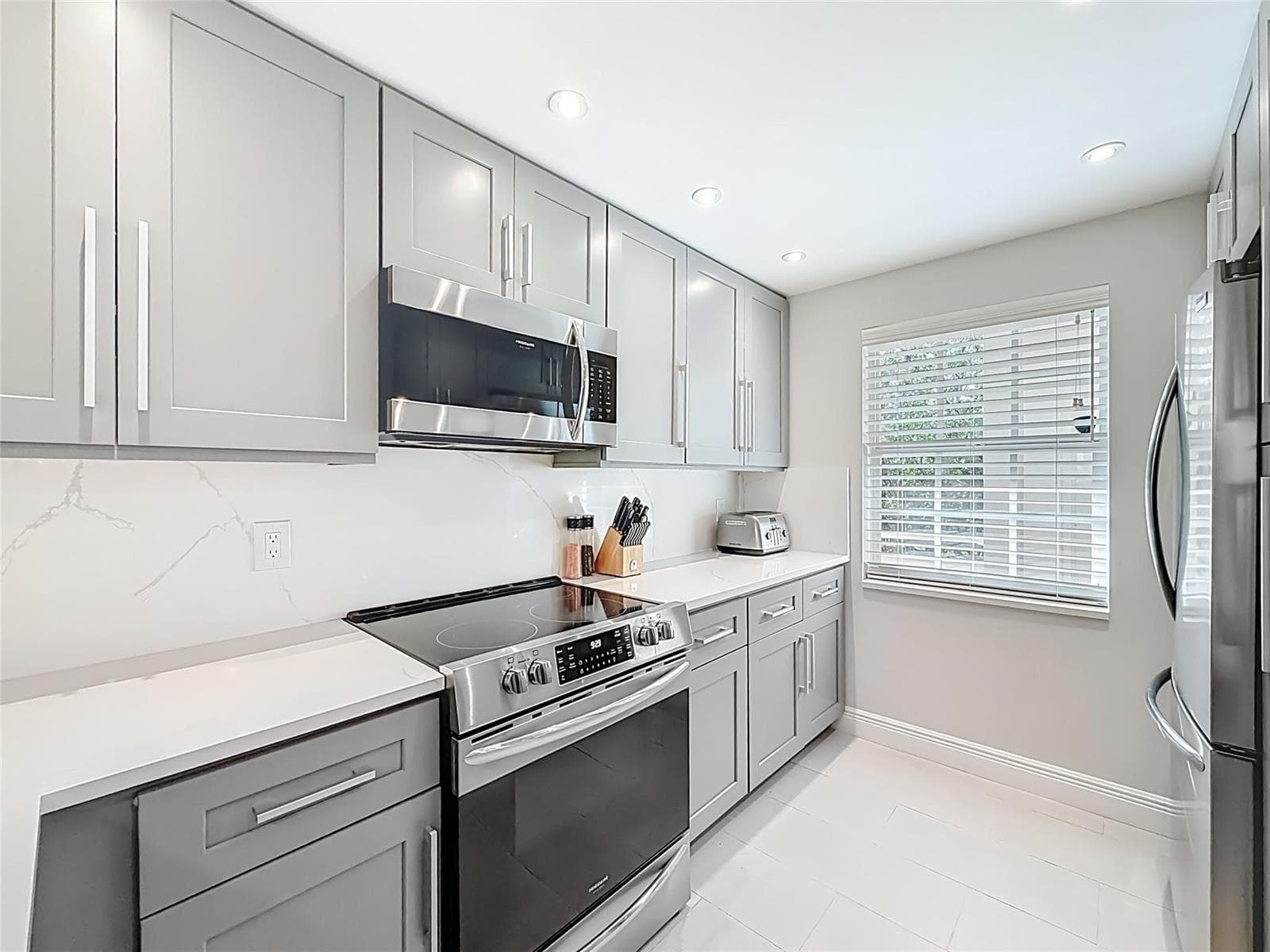 545 Oaks Lane # 410, Pompano Beach, FL 33069 photo 10