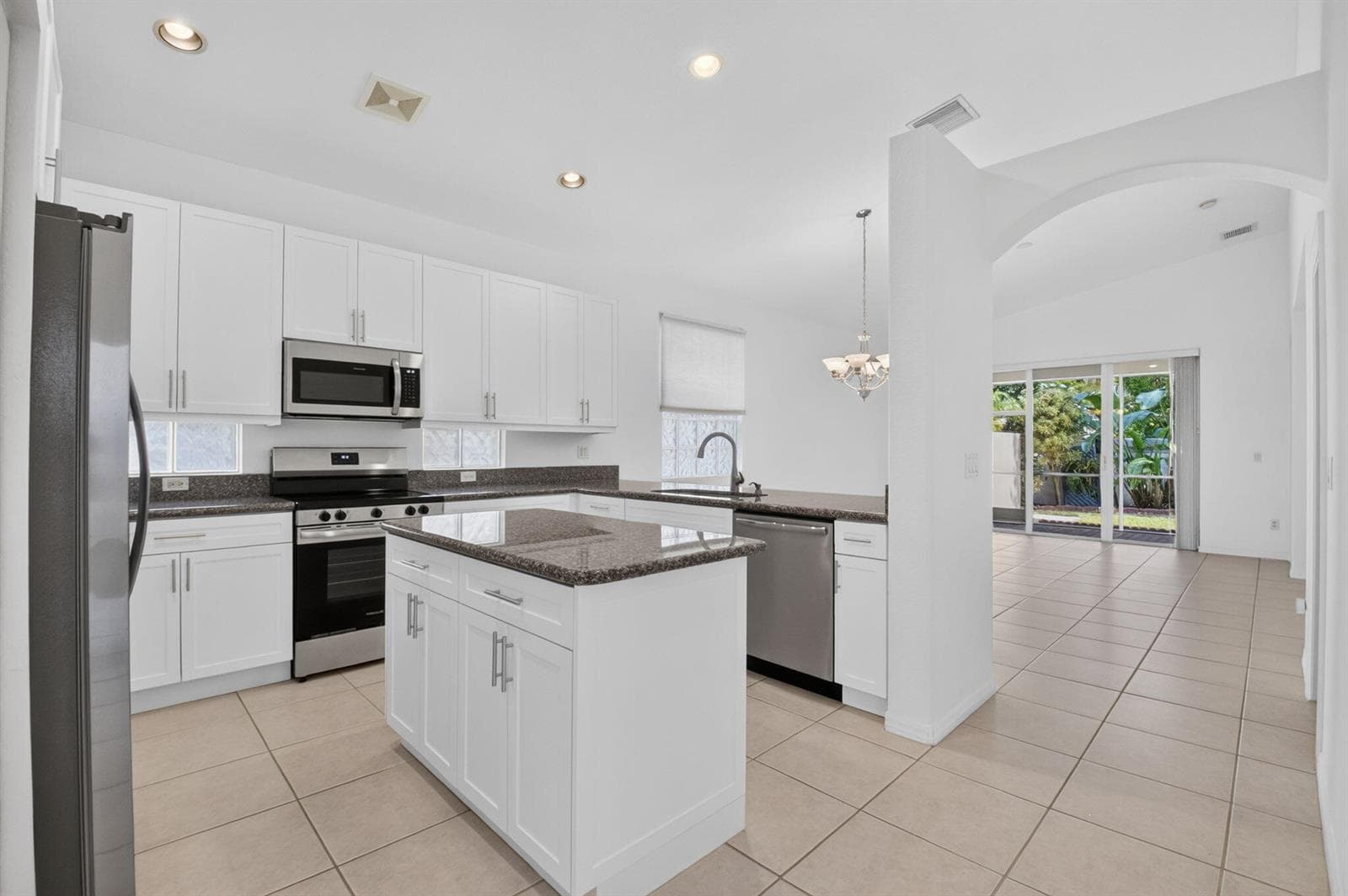 8107 BELLAFIORE Way, Boynton Beach, FL 33472 photo 7