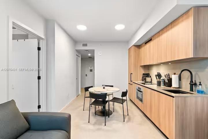 121 NE 5th St # 1711, Miami, FL 33132 photo 3