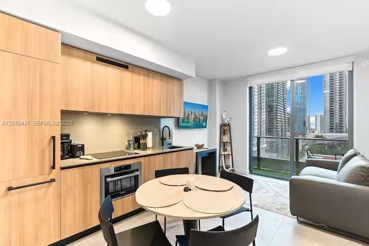 121 NE 5th St # 1711, Miami, FL 33132