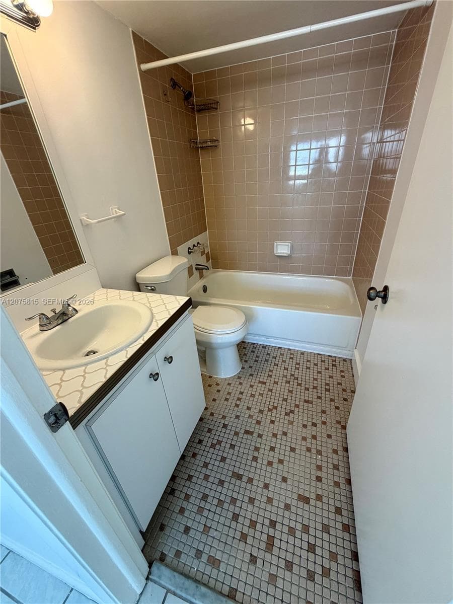 2001 Bay Dr # 404, Miami Beach, FL 33141 photo 8