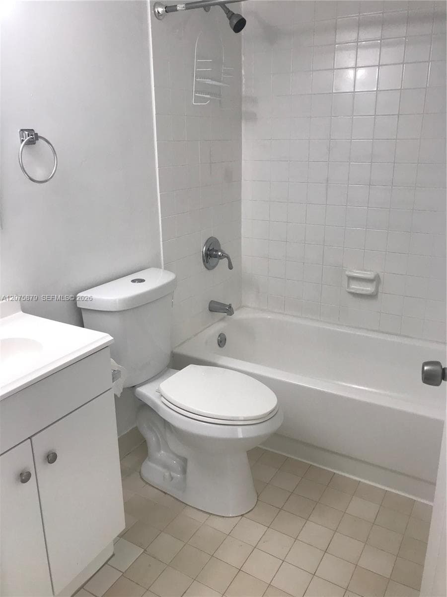 7095 NW 179th St # 112, Hialeah, FL 33015 photo 8