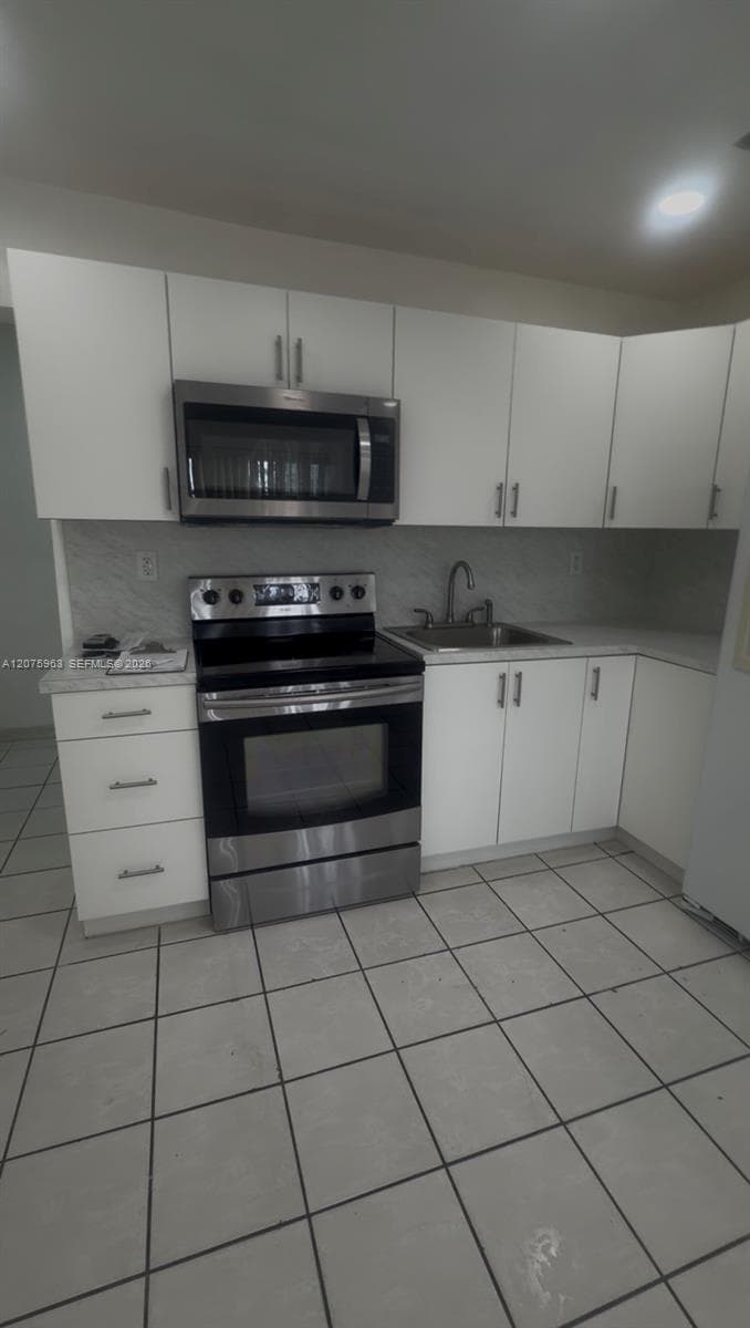 3821 SW 89th Ct # Front, Miami, FL 33165 photo 10