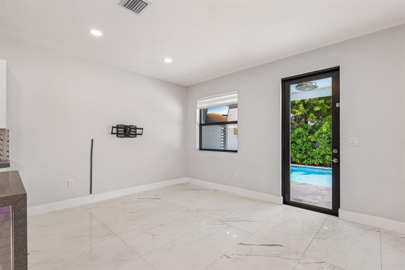 3567 W 110th Terrace, Hialeah, FL 33018 photo 9