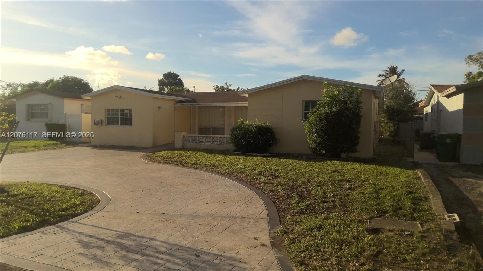 7829 Embassy Blvd, Miramar, FL 33023 photo 2