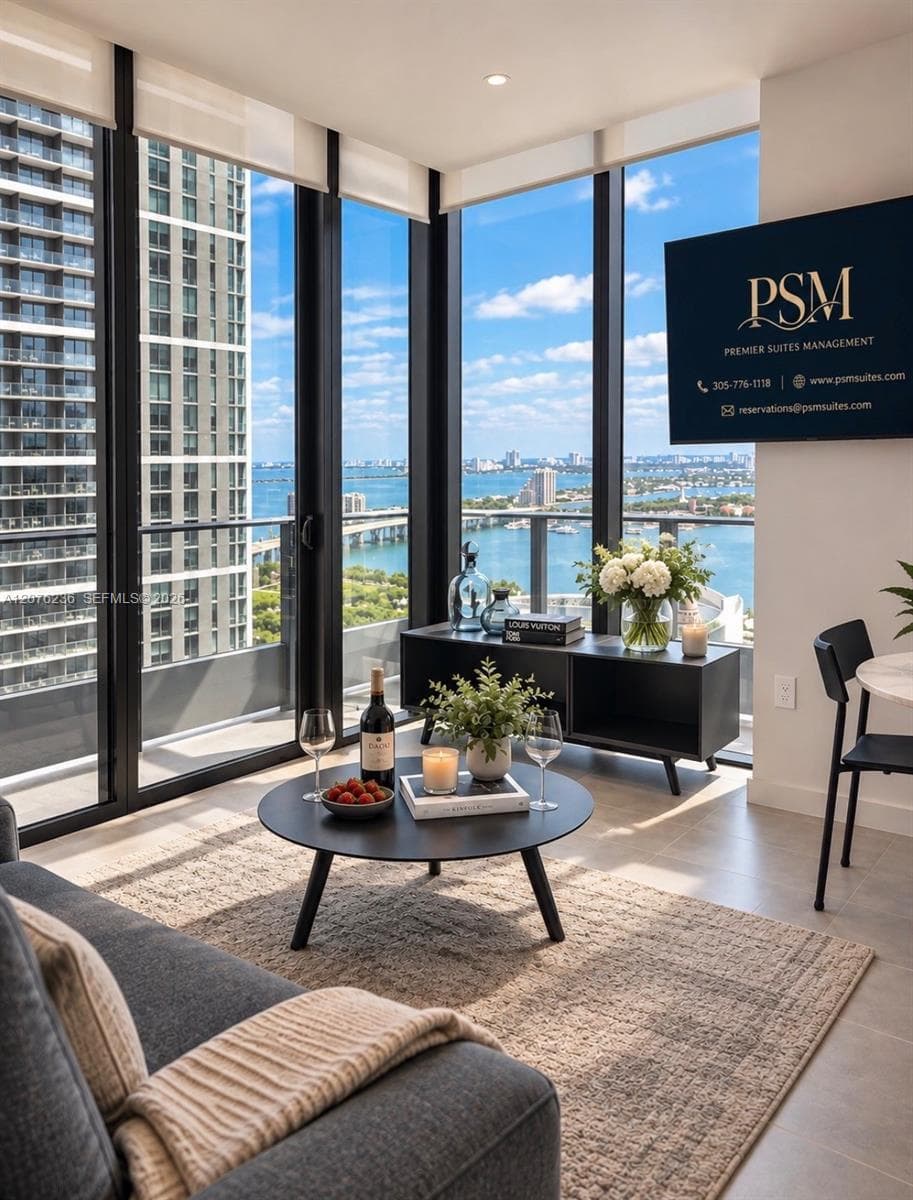 121 NE 5th St # 3712, Miami, FL 33132 photo 3