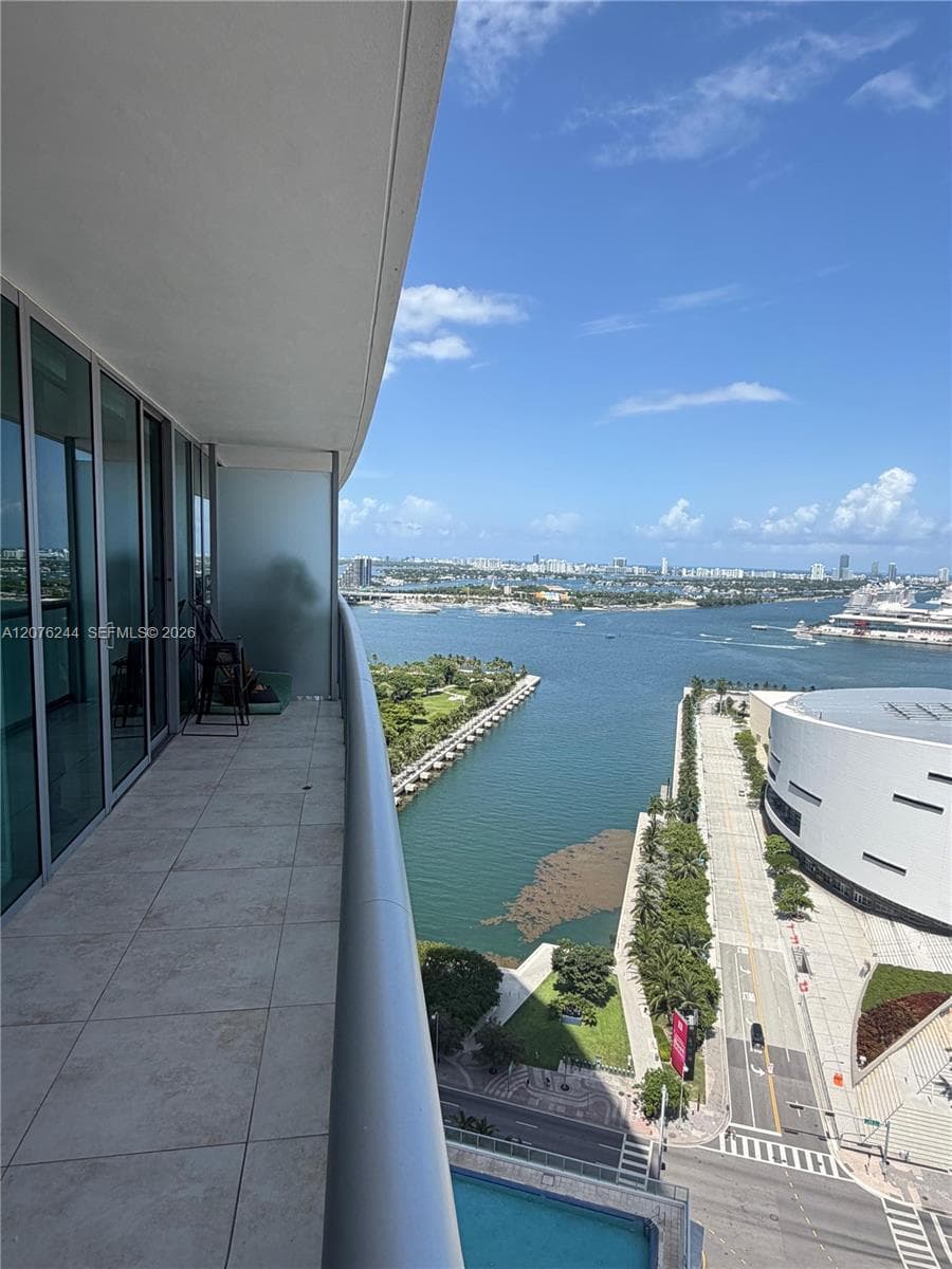 888 Biscayne Blvd # 2702, Miami, FL 33132 photo 2