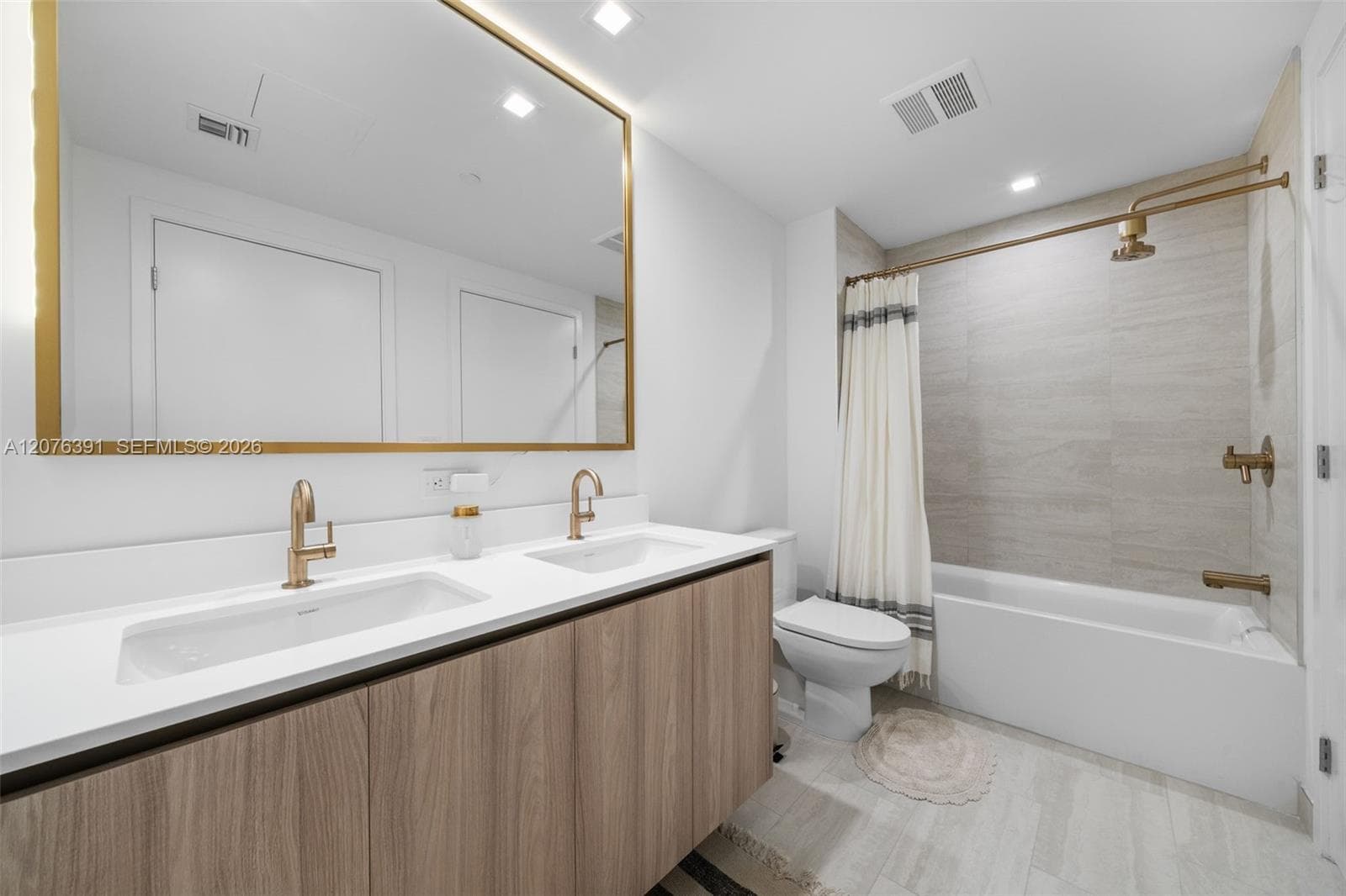 77 SE 5th St # 2805, Miami, FL 33131 photo 8
