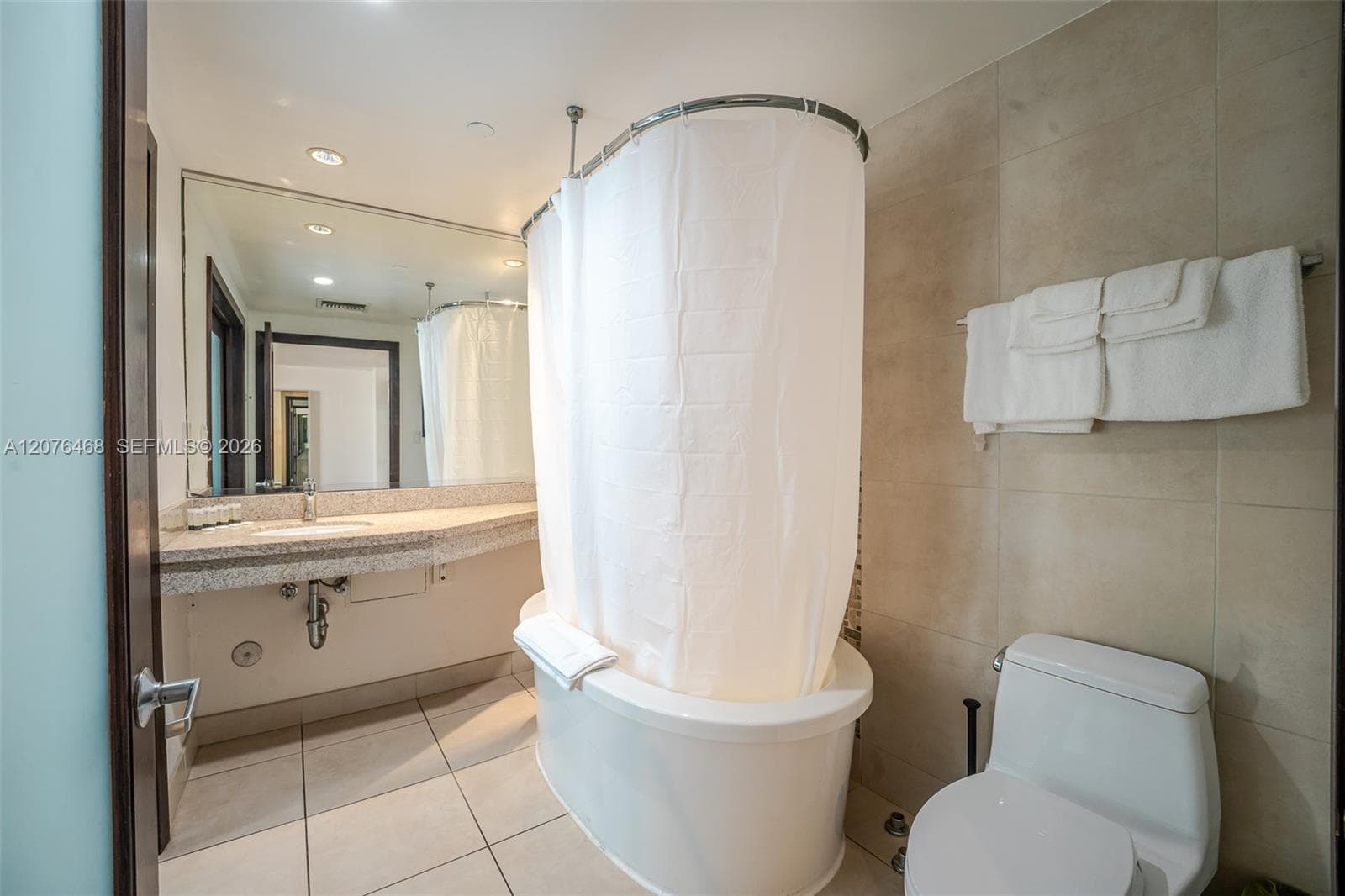 1060 Ocean Dr # D206, Miami Beach, FL 33139 photo 11