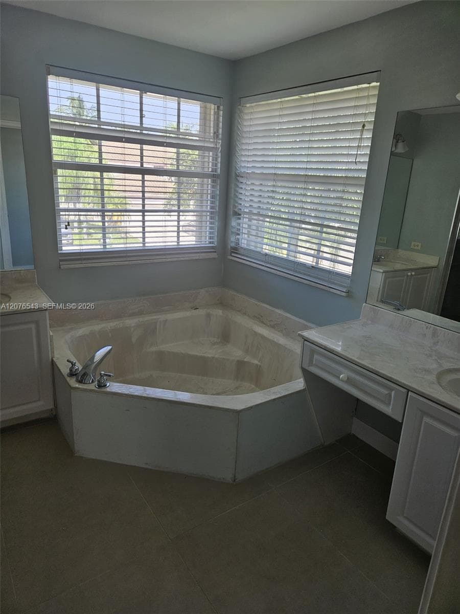 1072 NW 139th Ter, Pembroke Pines, FL 33028 photo 13