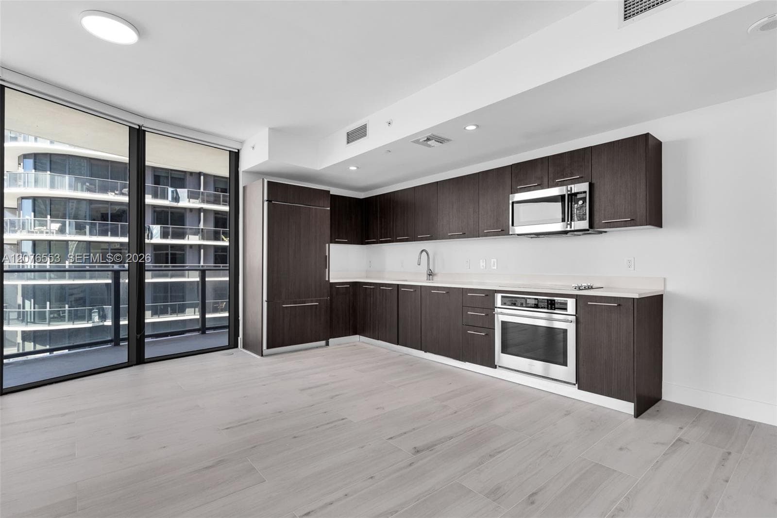 45 SW 9th St # 1706, Miami, FL 33130 photo 12