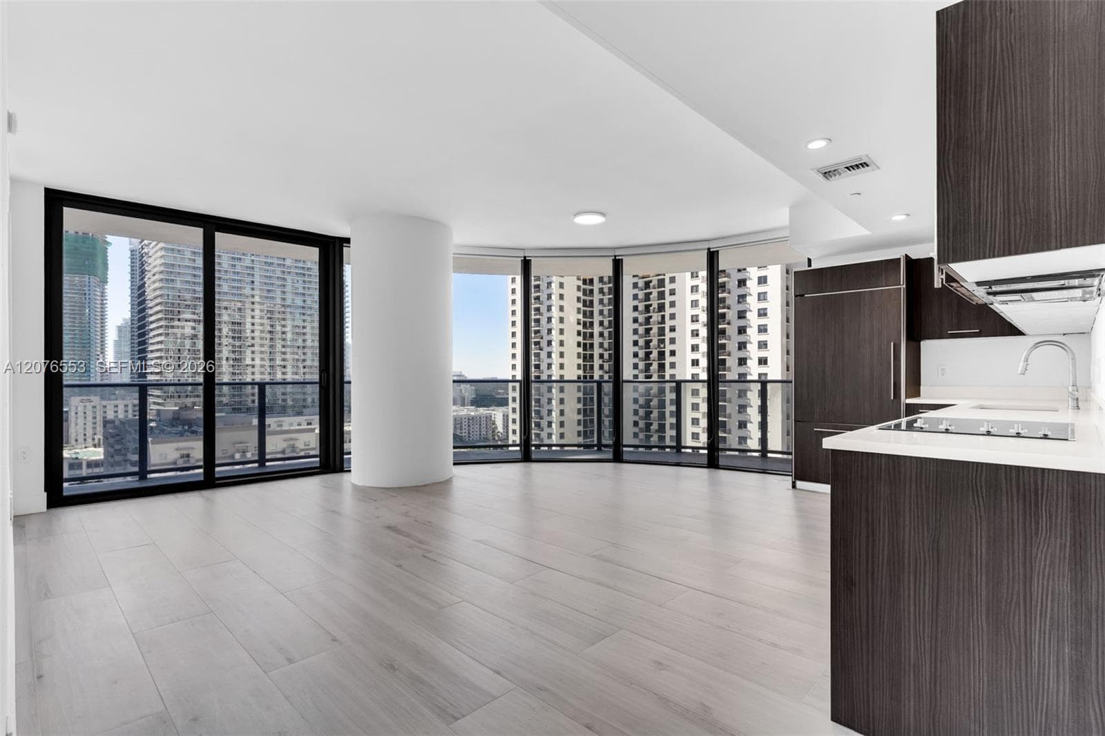 45 SW 9th St # 1706, Miami, FL 33130 photo 10