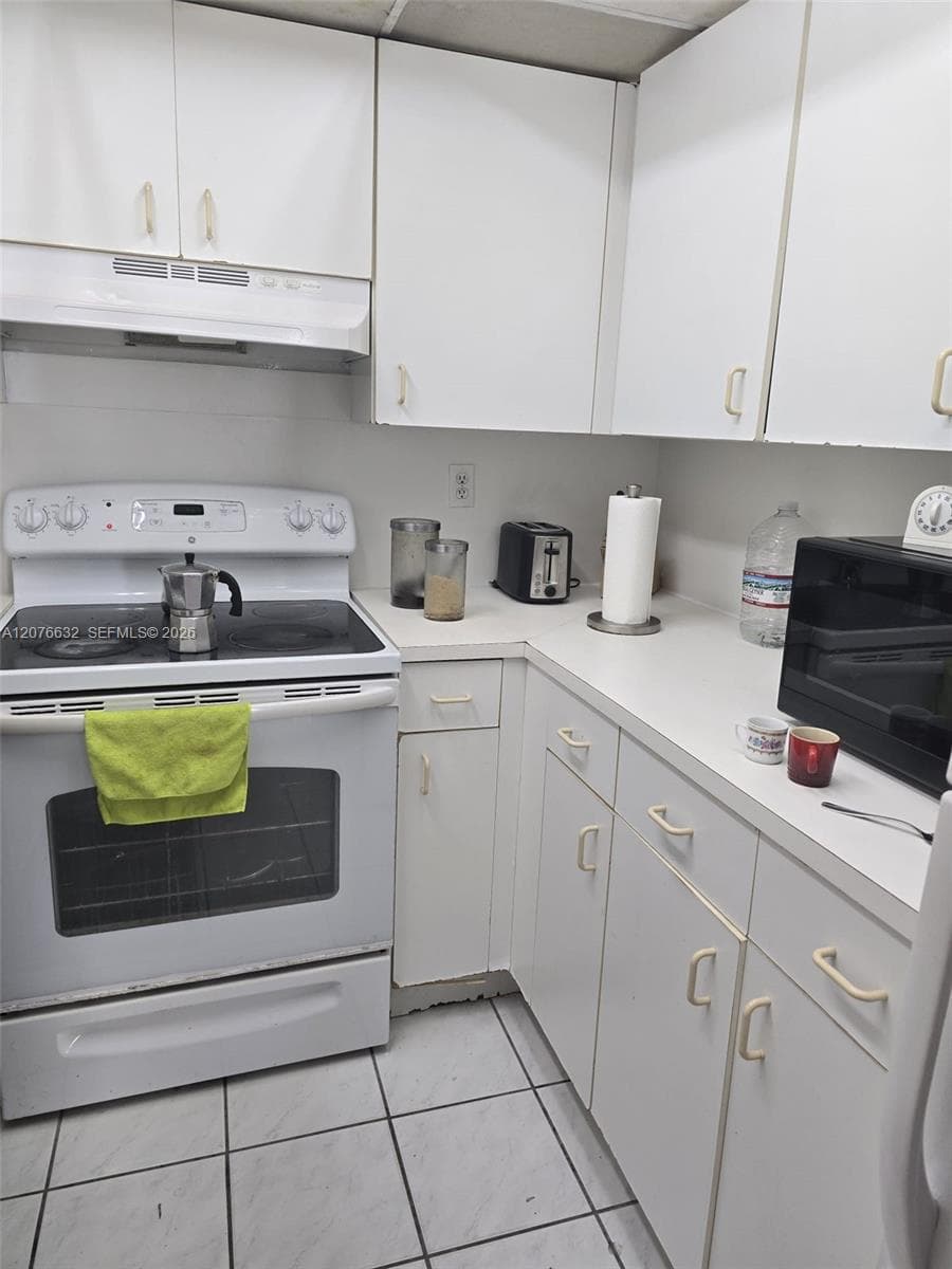 9688 Fontainebleau Blvd # 409, Miami, FL 33172 photo 12