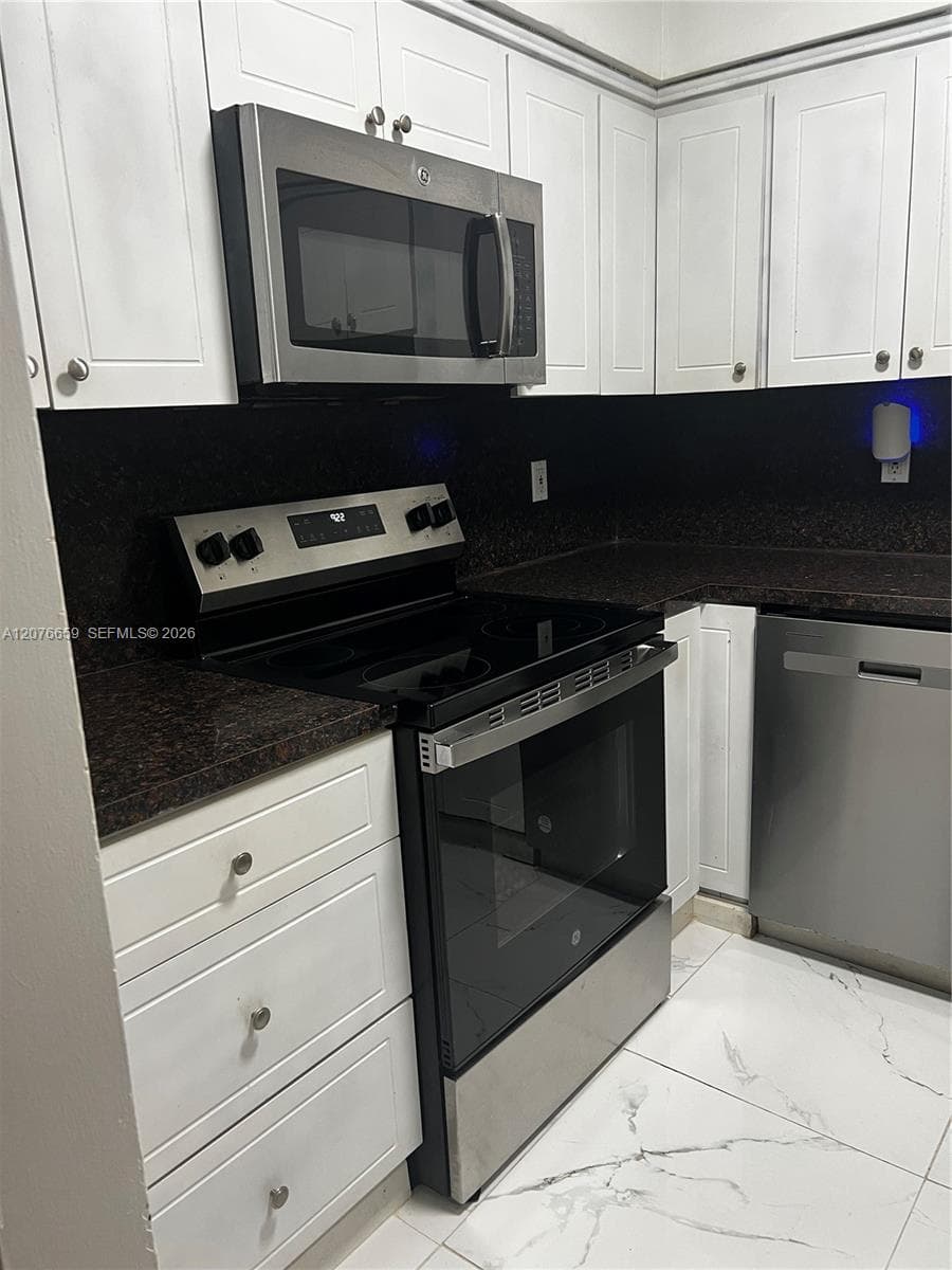 7441 Wayne Ave # 8I, Miami Beach, FL 33141 photo 2