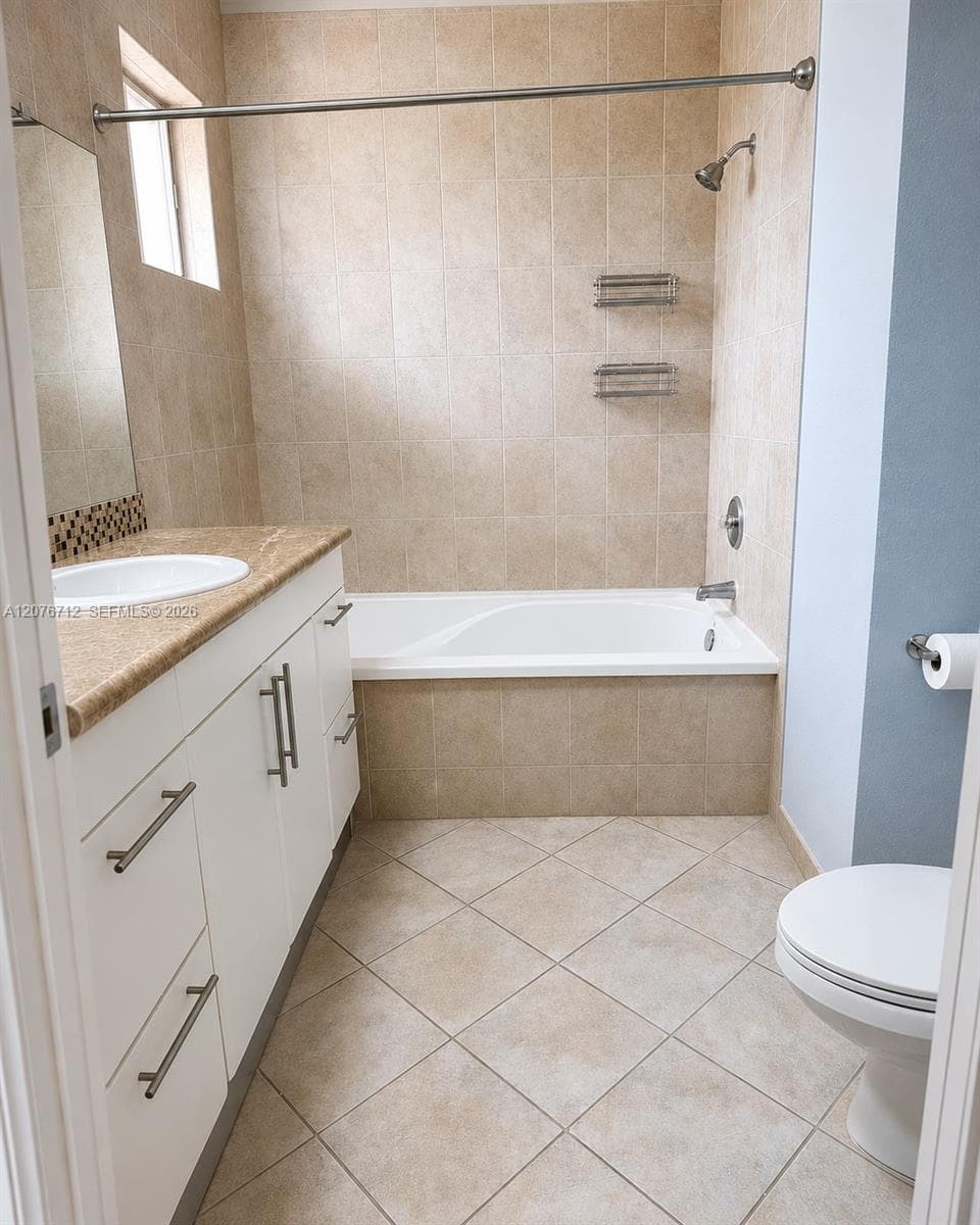 7429 NW 182nd St, Hialeah, FL 33015 photo 9