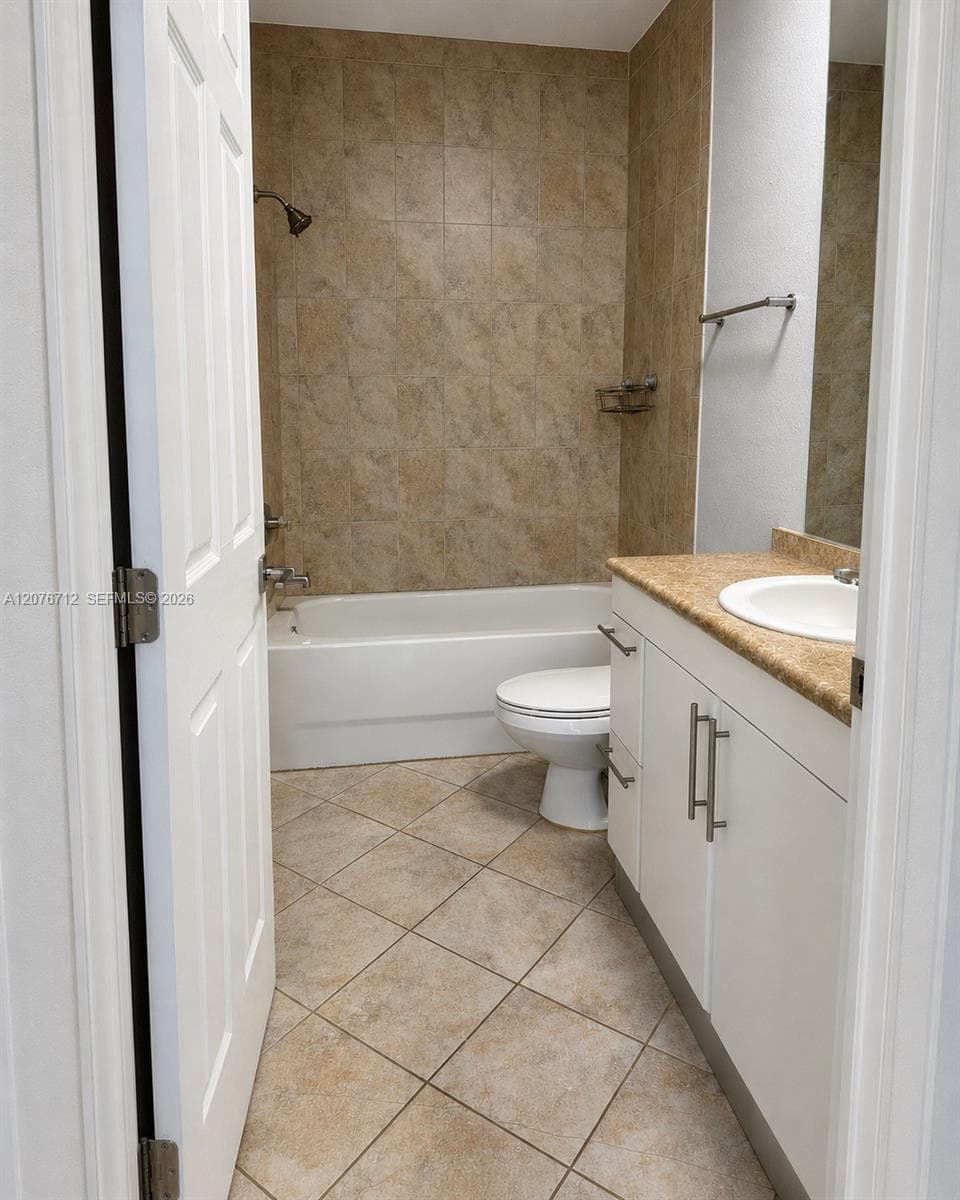 7429 NW 182nd St, Hialeah, FL 33015 photo 10