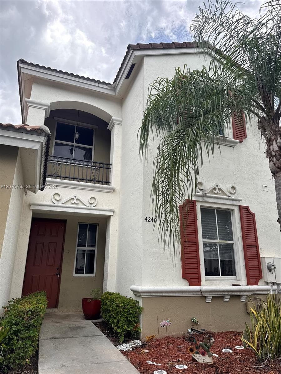 4240 NE 9th St, Homestead, FL 33033 photo 2