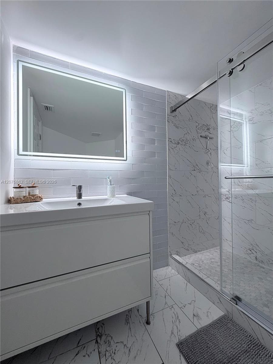 9731 Fontainebleau Blvd # F108, Miami, FL 33172 photo 9