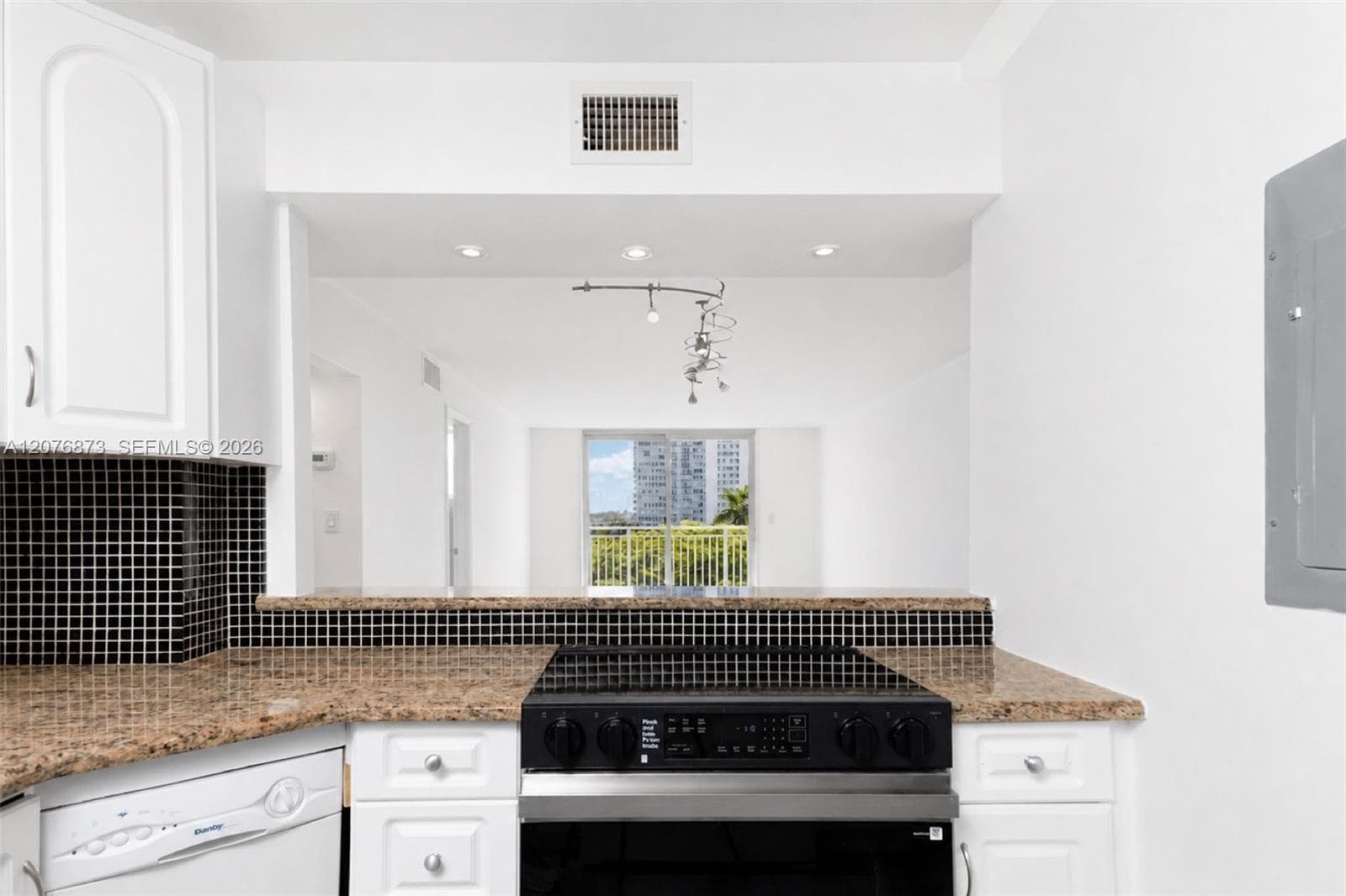1045 10th St # 604, Miami Beach, FL 33139 photo 6