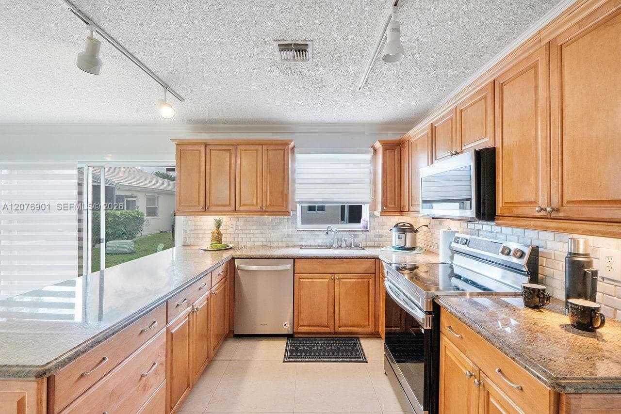 9602 NW 8th Cir, Plantation, FL 33324 photo 13