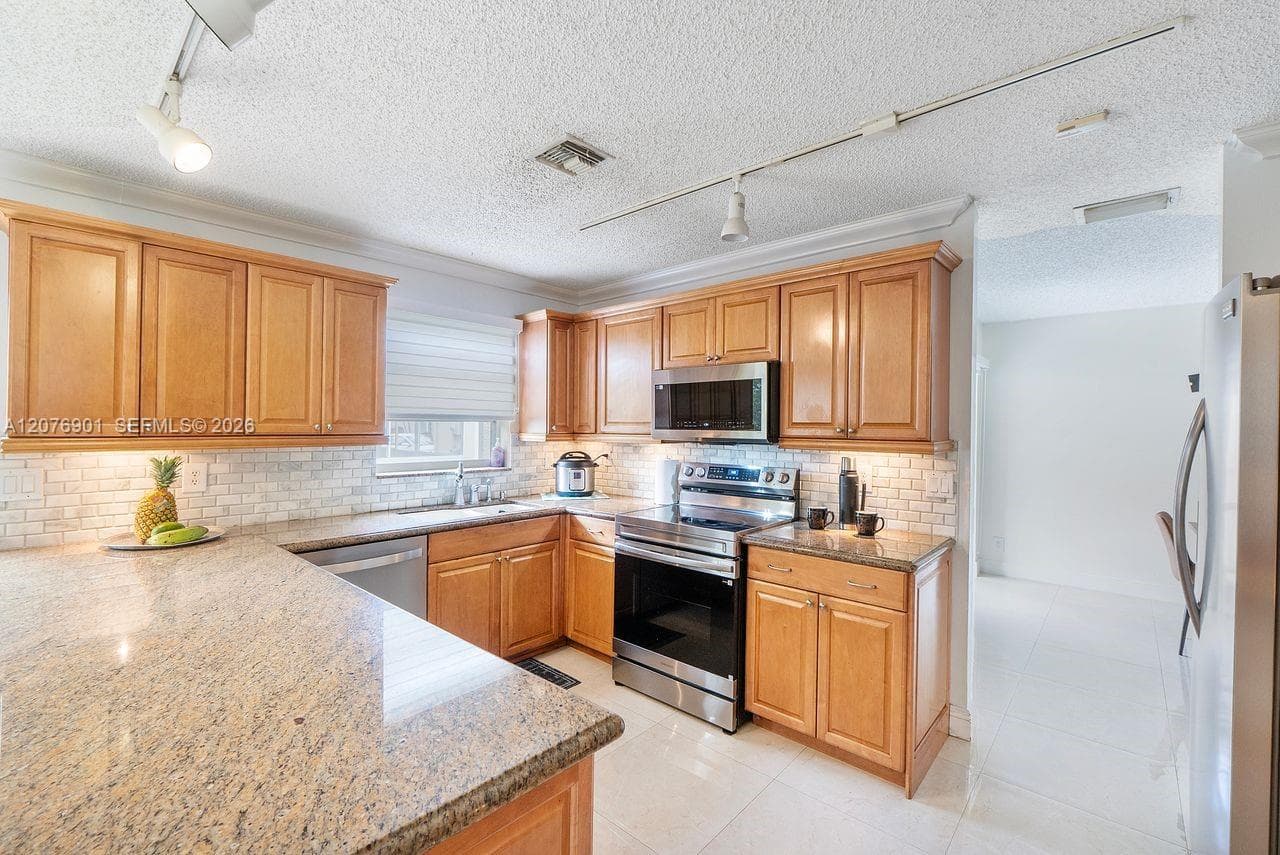 9602 NW 8th Cir, Plantation, FL 33324 photo 12