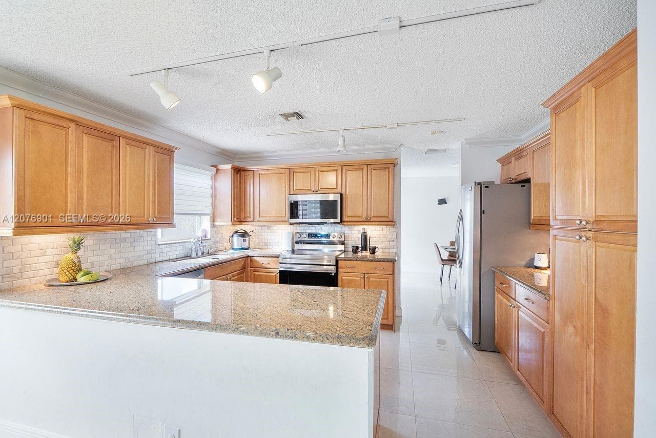 9602 NW 8th Cir, Plantation, FL 33324 photo 11