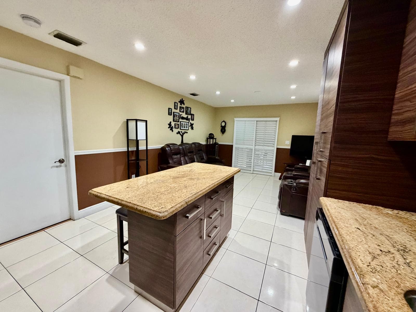 1092 W 32nd Street, Hialeah, FL 33012 photo 3