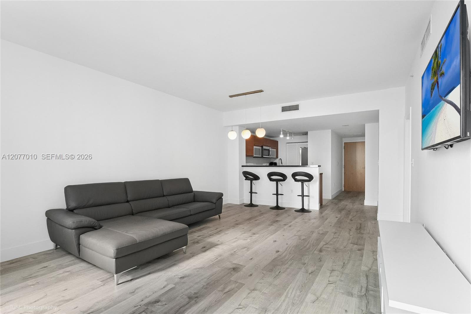 253 NE 2nd St # 2104, Miami, FL 33132 photo 2