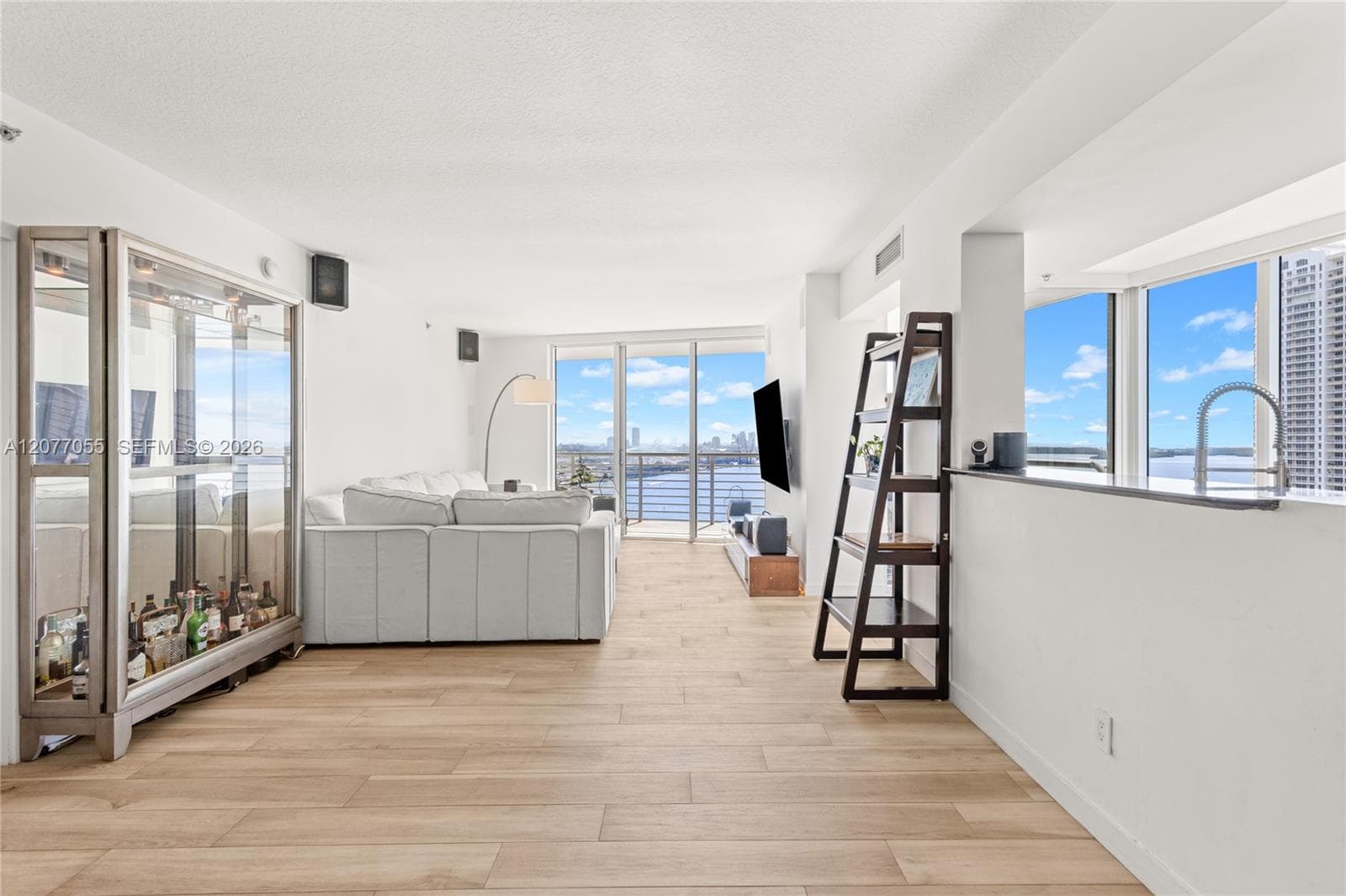 325 S Biscayne Blvd # 2723, Miami, FL 33131 photo 13