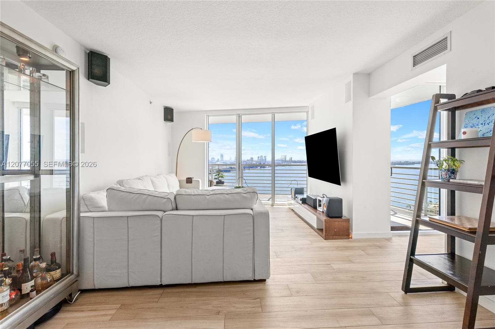 325 S Biscayne Blvd # 2723, Miami, FL 33131 photo 12