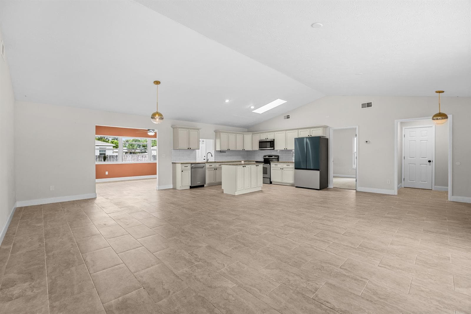 371 SW BUTLER Avenue, Port St. Lucie, FL 34983 photo 2