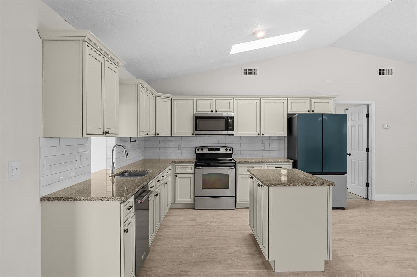 371 SW BUTLER Avenue, Port St. Lucie, FL 34983 photo 6