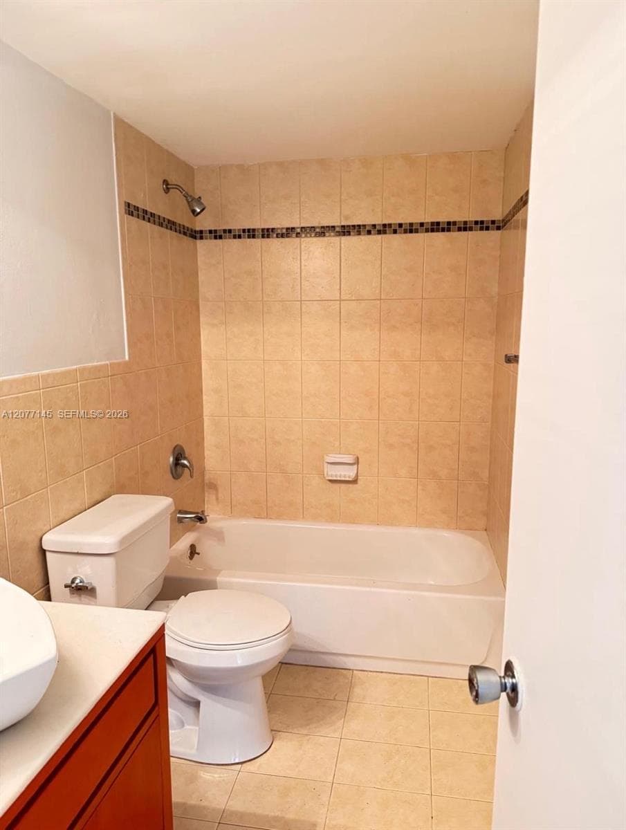 6960 Miami Gardens Dr # 2-225, Hialeah, FL 33015 photo 2