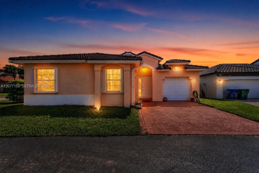 8021 SW 158th Pl, Miami, FL 33193 photo 2