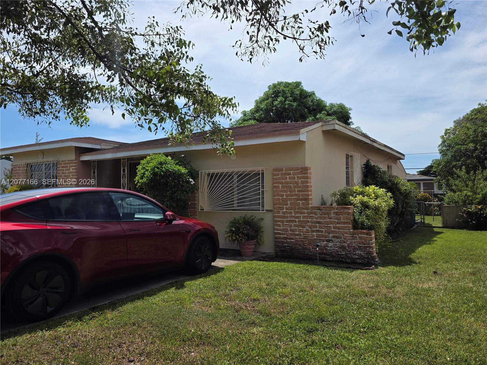 3070 NW 6th St, Miami, FL 33125 photo 4
