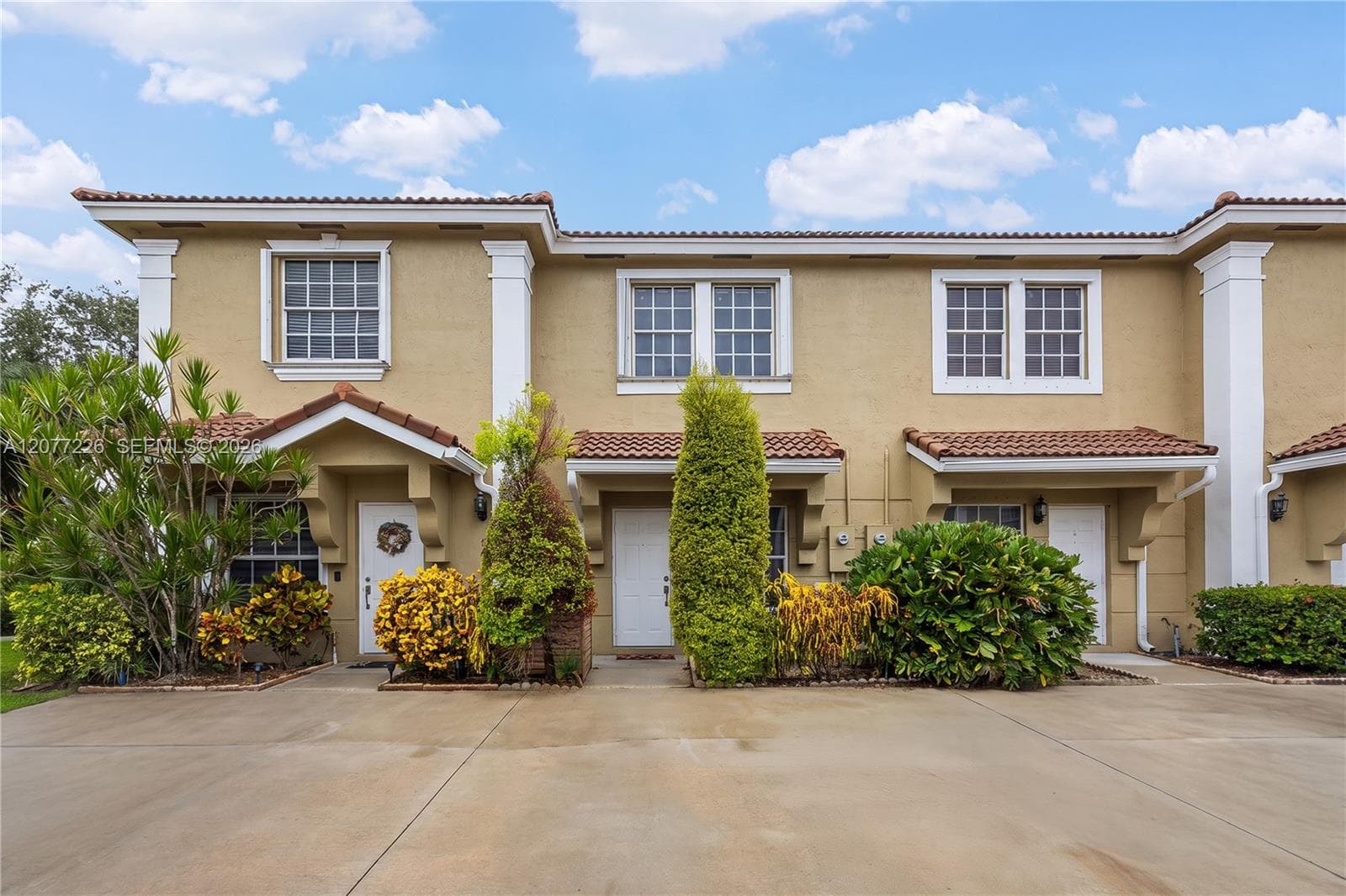 762 SW 122nd Ter, Pembroke Pines, FL 33025 photo 2