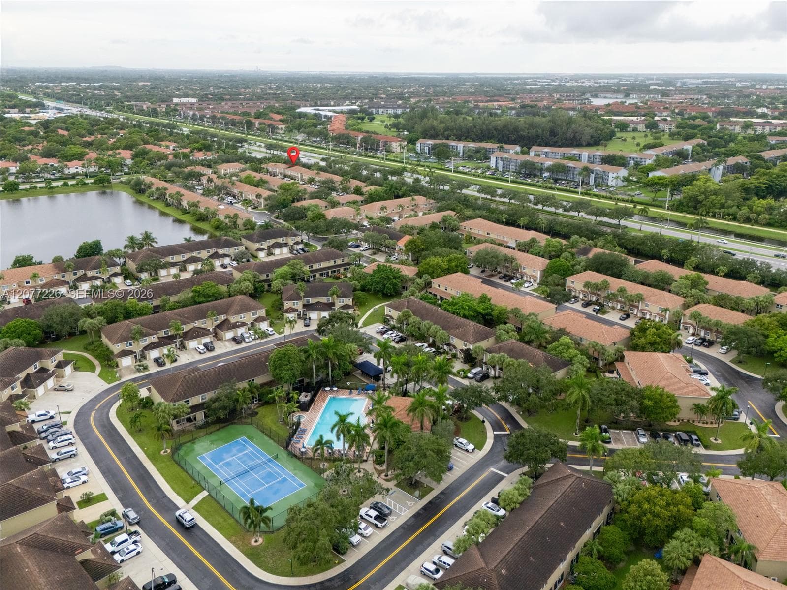 762 SW 122nd Ter, Pembroke Pines, FL 33025