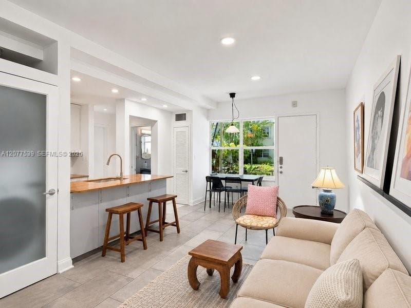 910 Bay Dr # 15, Miami Beach, FL 33141 photo 3