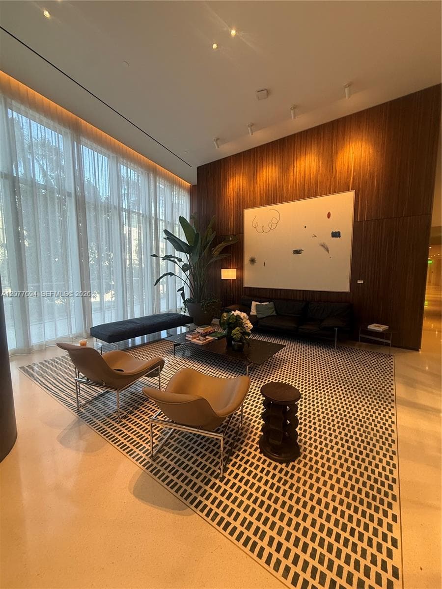 1400 Biscayne Blvd # 209, Miami, FL 33132