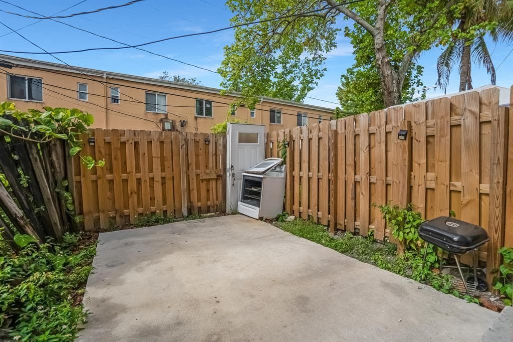 306 NW 84th Terrace # 306, Miami, FL 33150 photo 10
