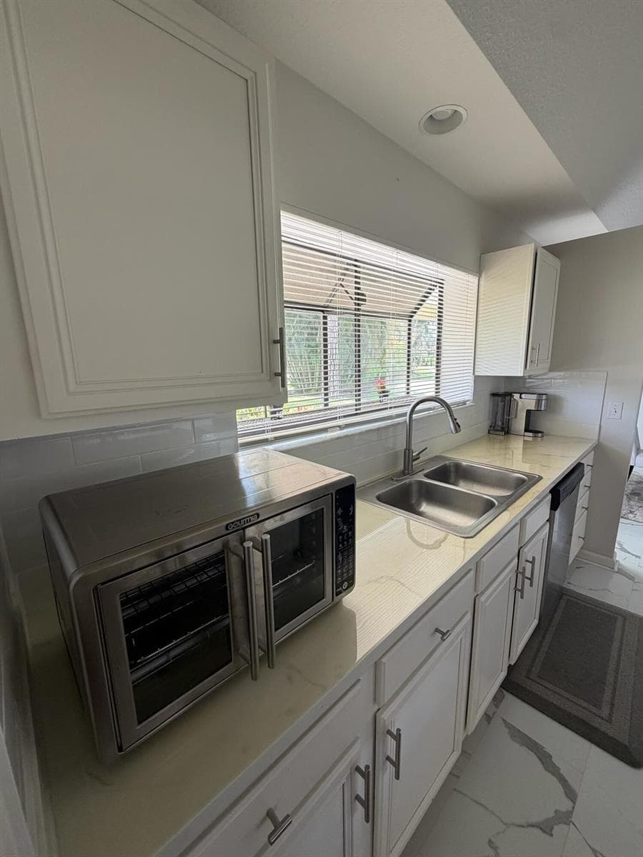 107 HALF MOON Circle # D, Jupiter, FL 33458 photo 12