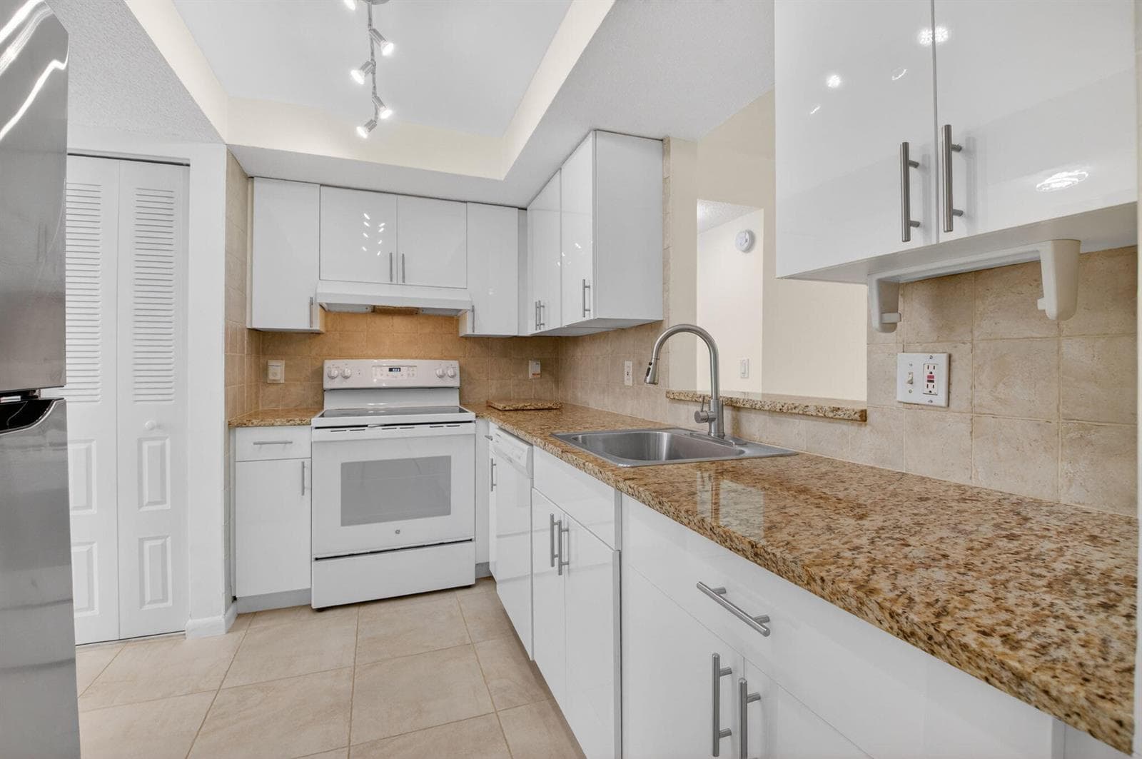 10 Willowbrook Lane # 207, Delray Beach, FL 33446 photo 4
