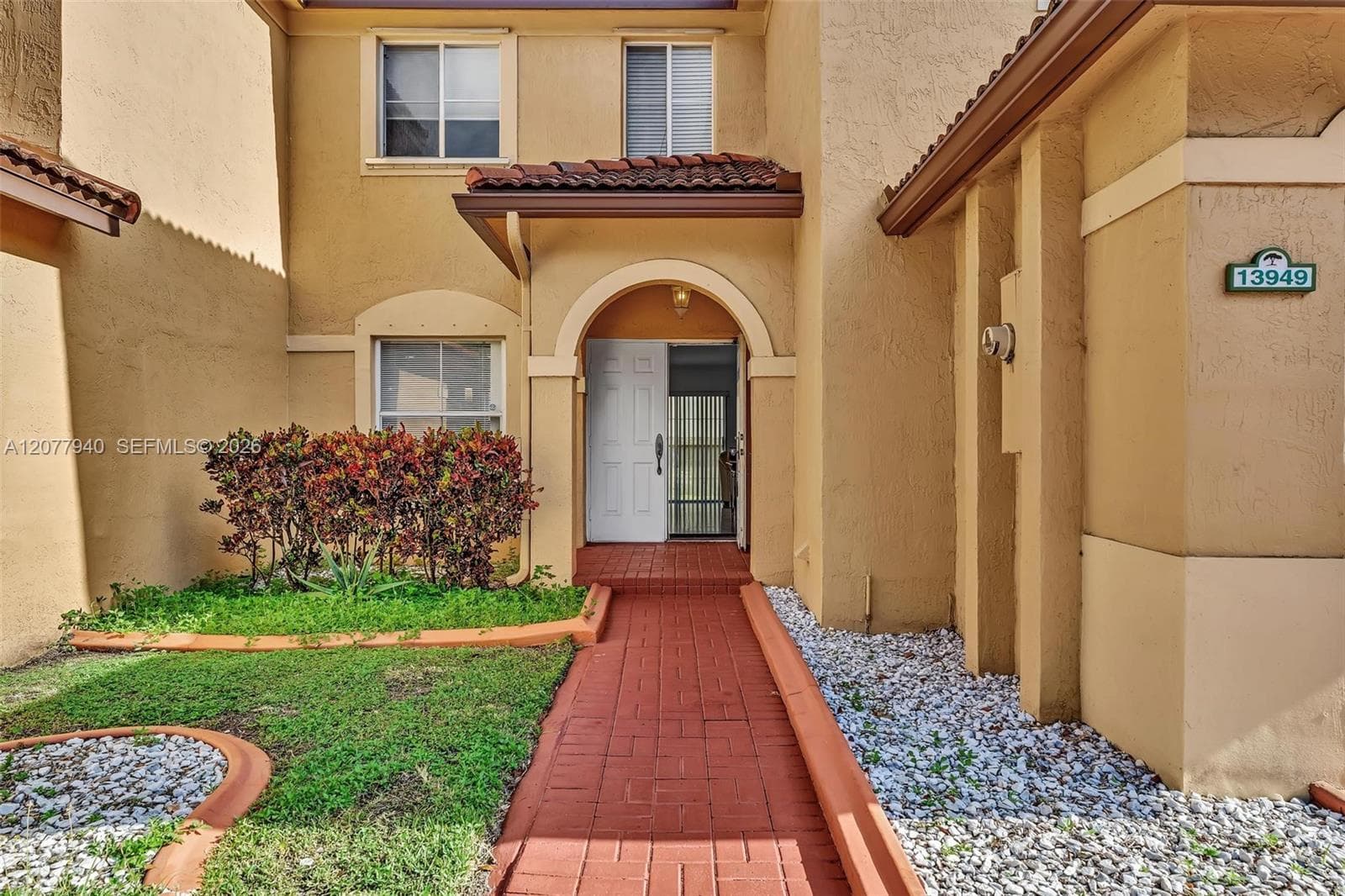 13949 N Forest Oak Cir, Davie, FL 33325 photo 3