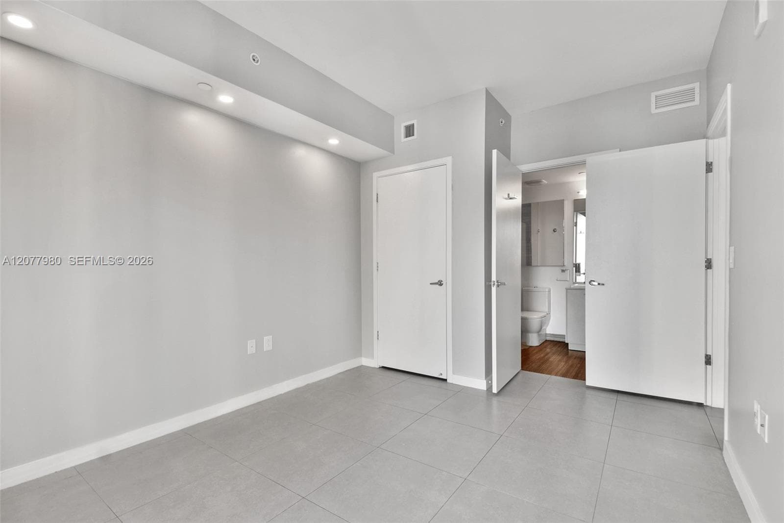 1010 Brickell Ave # 1402, Miami, FL 33131 photo 6
