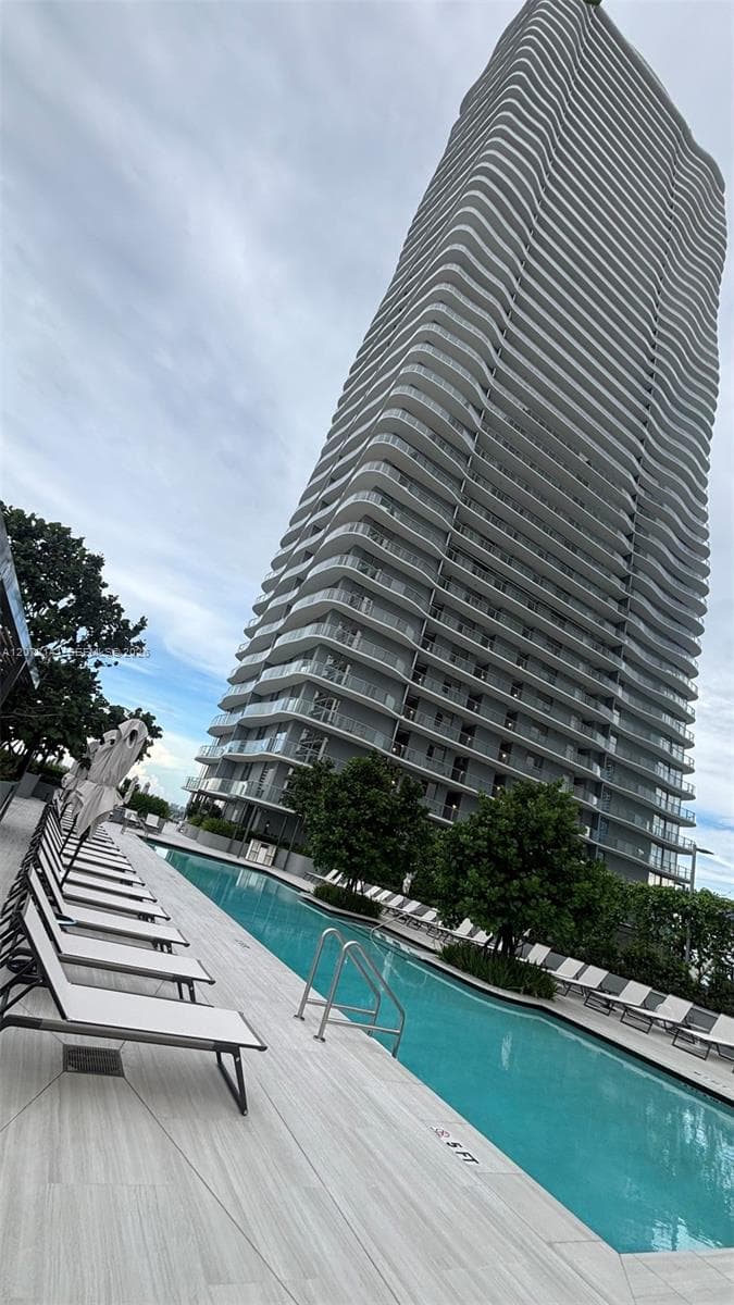 1400 Biscayne Blvd # 2106, Miami, FL 33132