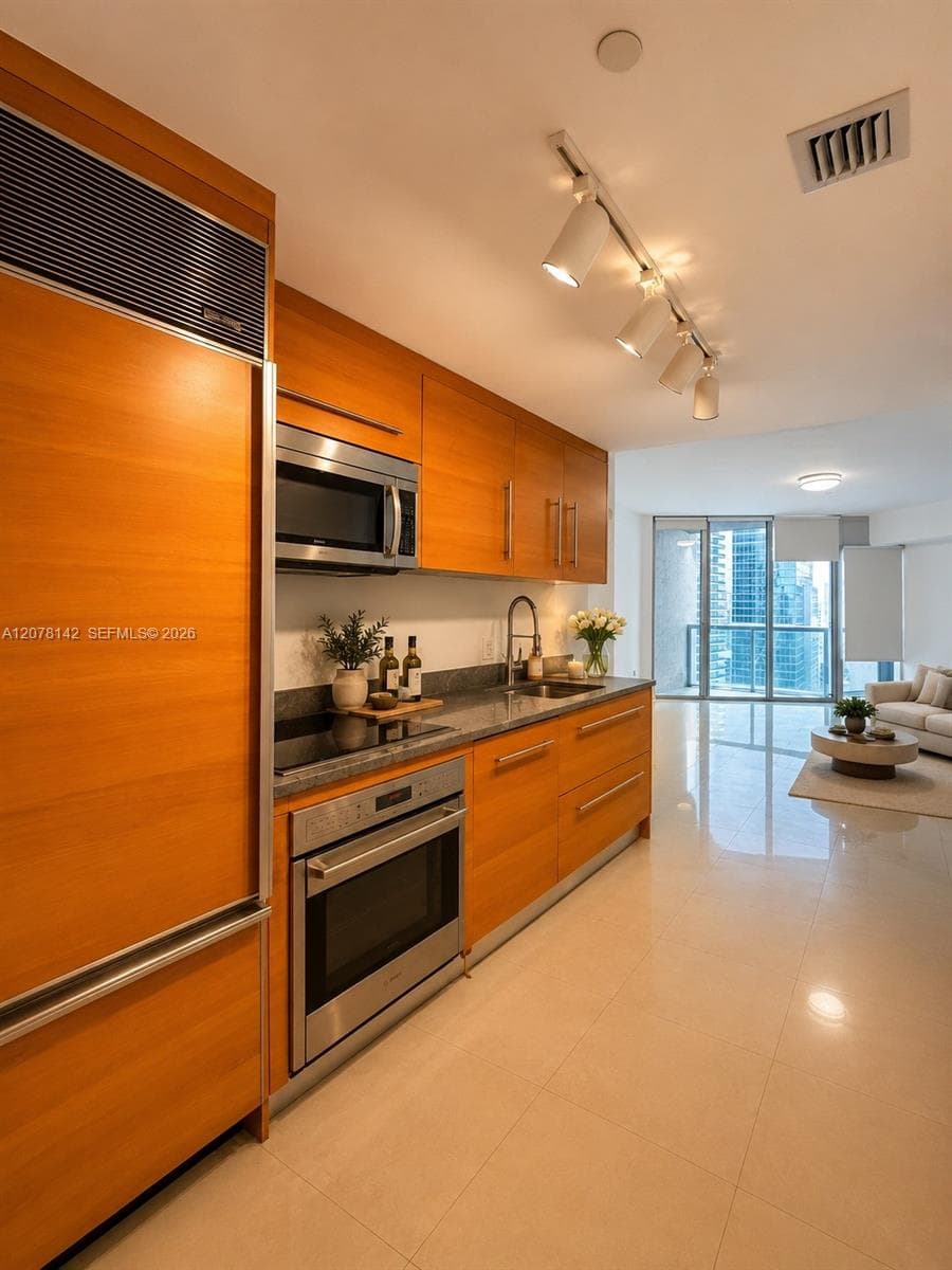 475 Brickell Ave # 3908, Miami, FL 33131 photo 3