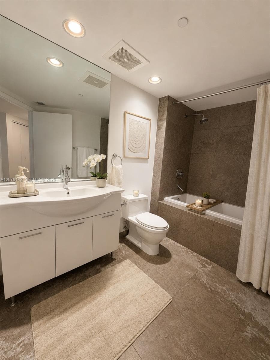 475 Brickell Ave # 3908, Miami, FL 33131 photo 4