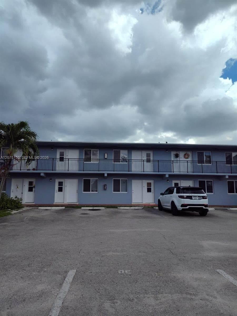 655 Eldron Dr # 26, Miami Springs, FL 33166 photo 2