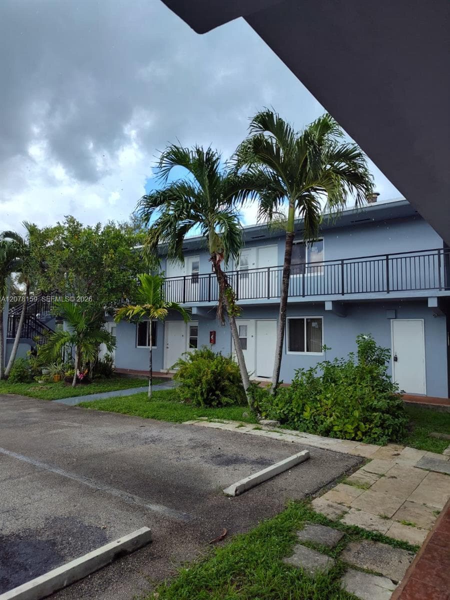 655 Eldron Dr # 26, Miami Springs, FL 33166 photo 5