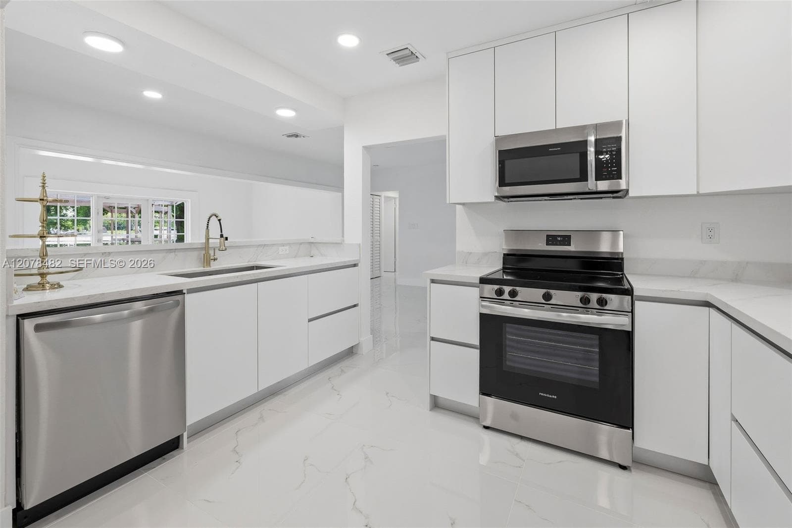 10901 SW 47th Ter, Miami, FL 33165 photo 2